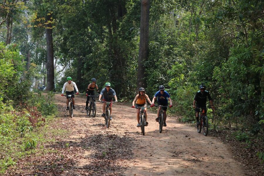 Chiang Mai: Buffalo Soldier Trail Guided Mountain Biking - Trailside snacks and lunch in Mae Rim