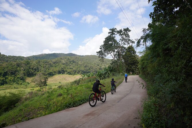 Chiang Mai: Cycling Nam Phare Countrysides, Breezy-Relax & Lunch - A 45-minute bamboo raft on the Mae Wang