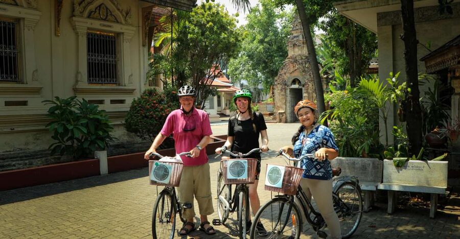 Chiang Mai: Half-Day Old Town Cycling Tour - Starting with coffee at the green Trailhead cafe