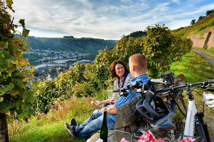 Cochem: Bike and Boat Tour with Picnic and Wine Tasting - Time to explore Cochem and Reichsburg