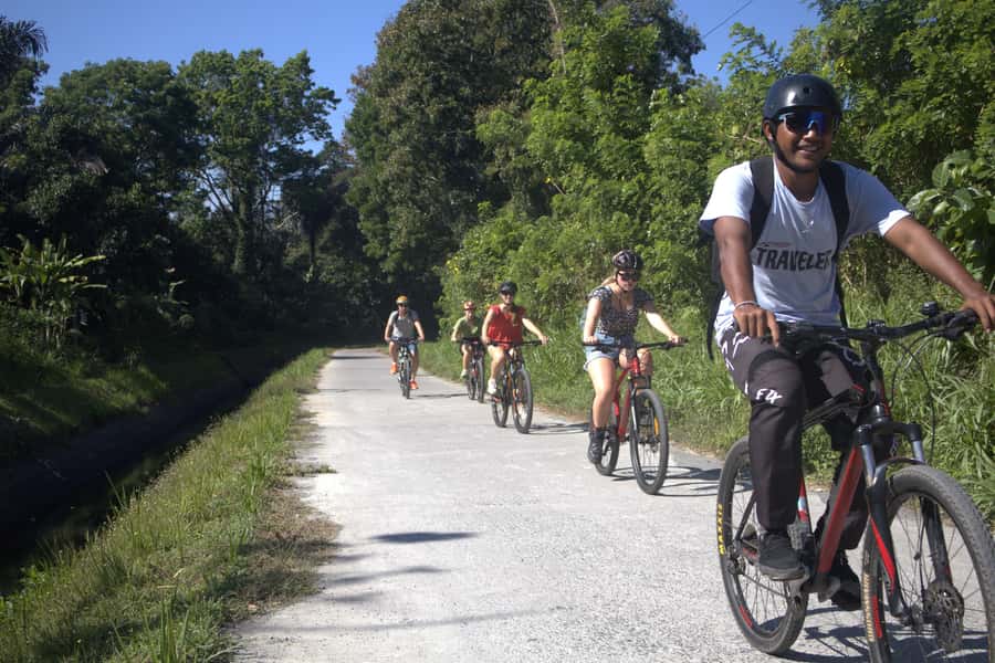 Countryside Bike Ride to Golong Village and Lingsar Temple - The 7:30 AM pickup and road to the starting point