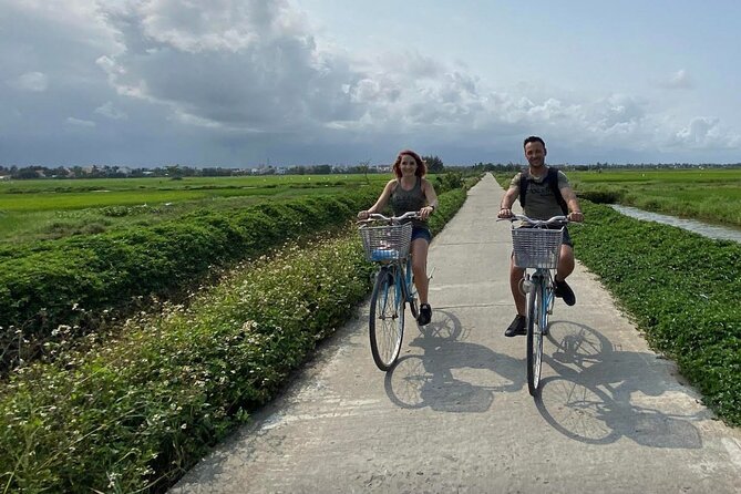 Countryside bike tour, basket boat and cooking class - How the guides shape the day