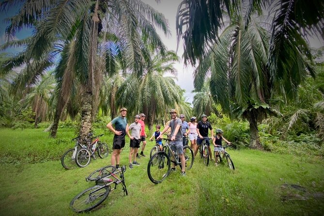 Countryside Cycling Tour. T1.0 by Matahari - The guides make the cultural side work