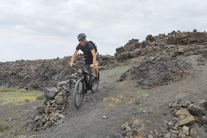 Cycle among volcanoes: Discover the essence of Lanzarote - Included equipment and what to prepare