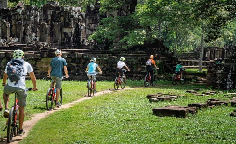 Cycle Angkor Backroad Bike Tour / E-Bike or Tuk Tuk - A Cambodian lunch beside the garden pond