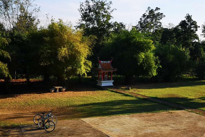 Cycling in rural Kanchanaburi area - Adding stand-up paddling and a Thai lunch