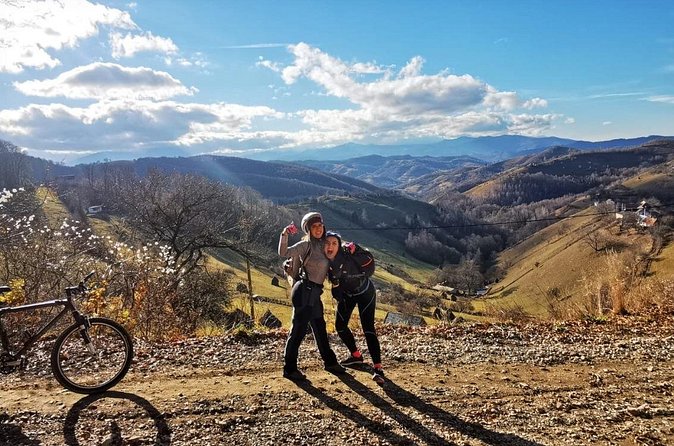 Cycling in Transylvania: Vulcan, Holbav, Cristian. - Riding beneath Măgura Codlei hill