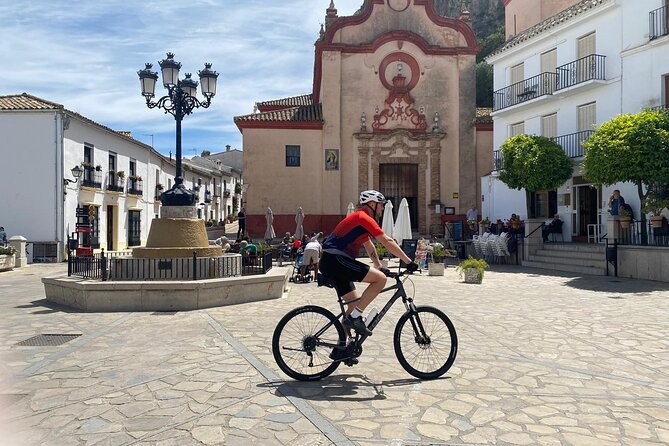 Cycling - Las Palomas Pass - Easy to Moderate Difficulty - The long descent through the Andalusian countryside