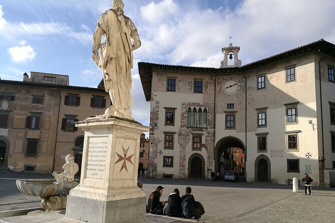 Cycling Pisa highlights & hidden treasures - half day tour - Piazza dei Cavalieri and the road to the cathedral