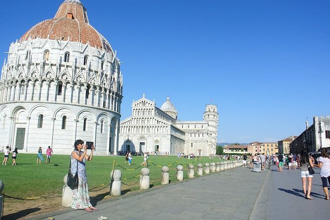 Cycling Pisa highlights & hidden treasures - half day tour - Crossing the Arno at Ponte Solferino