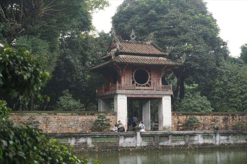 Cycling Through Hanoi: Old Quarter Pagodas & Red River Delta - West Lake and Tran Quoc Pagoda