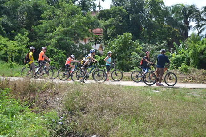 Cycling tour and Buatong waterfall - Mae Ngat Dam and the edge of Sri Lanna