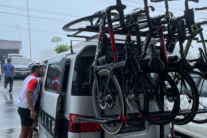Cycling tour support and evacuation car - The bike equipment that makes this useful
