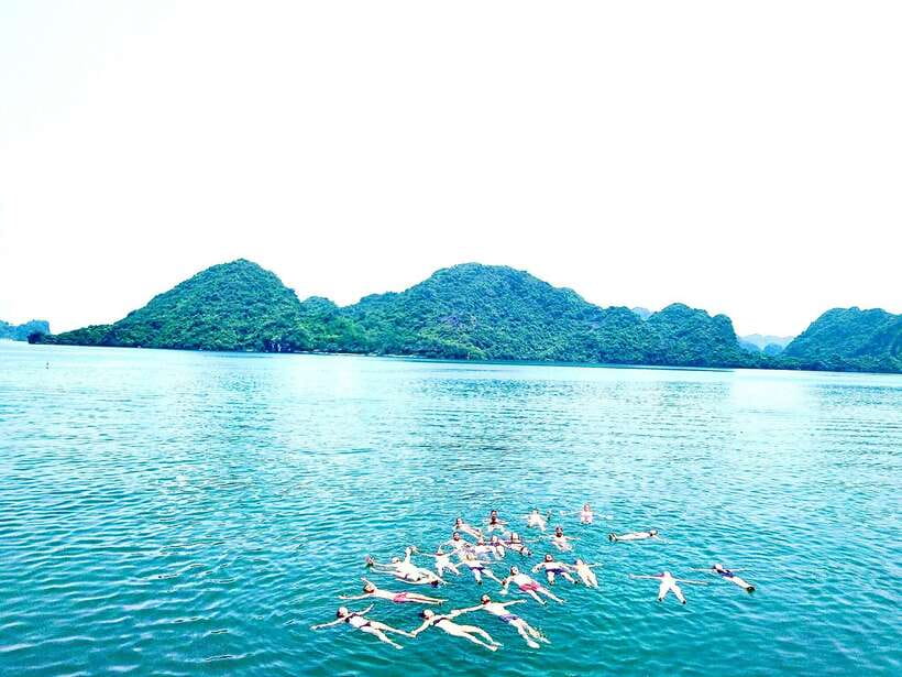 Đảo Cát Bà : 1Day Kayaking,Swimming,Cycling,Snorkeling,Lunch - Beo Harbour and the floating fishing village