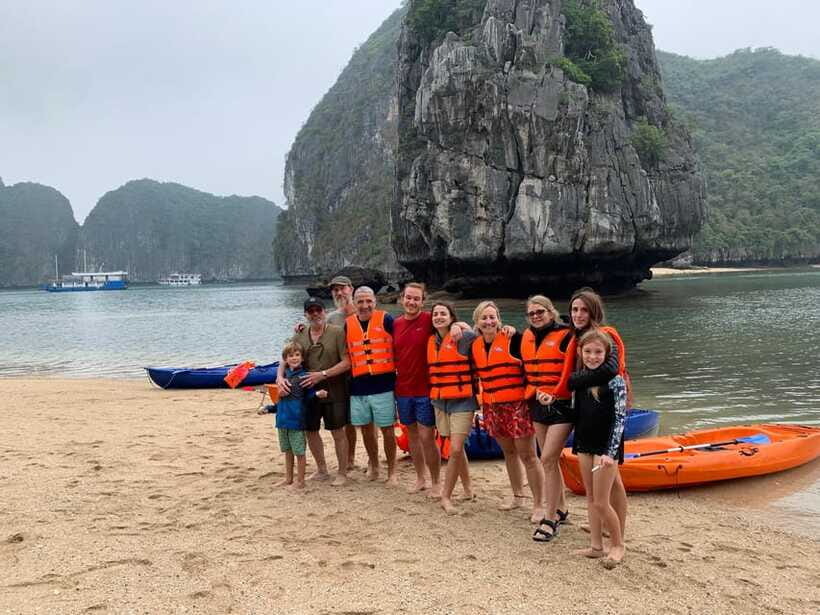 Đảo Cát Bà : 1Day Kayaking,Swimming,Cycling,Snorkeling,Lunch - The afternoon boat ride to Viet Hai