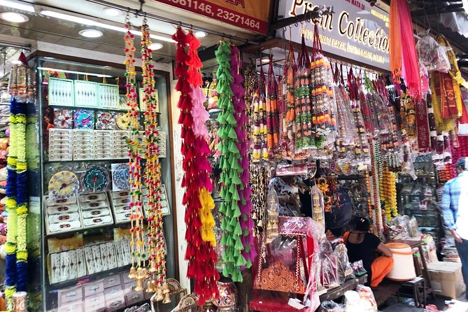Delhi Rickshaw Tour: Explore Old Delhi Hertiage by Cycle Rickshaw - Nau-Ghara and the surviving Jain houses