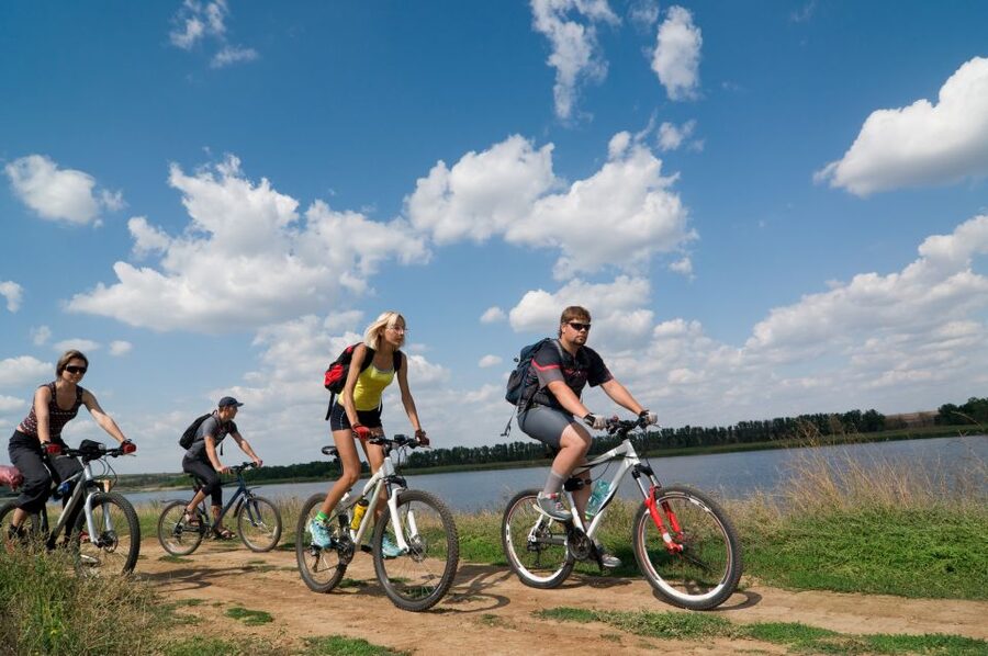 Discover Oxford: City & Countryside Cycling Tour - Bikes, helmets, and rider comfort