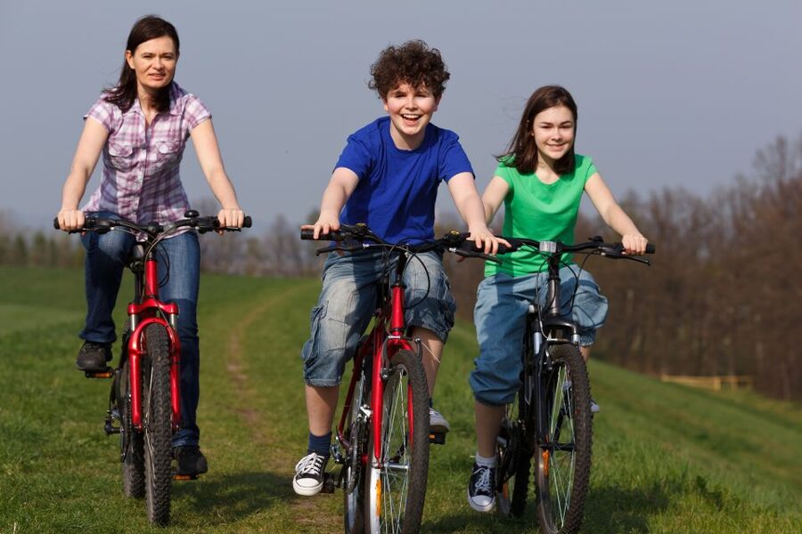 Discover Oxford: City & Countryside Cycling Tour - The guide and the private-group format