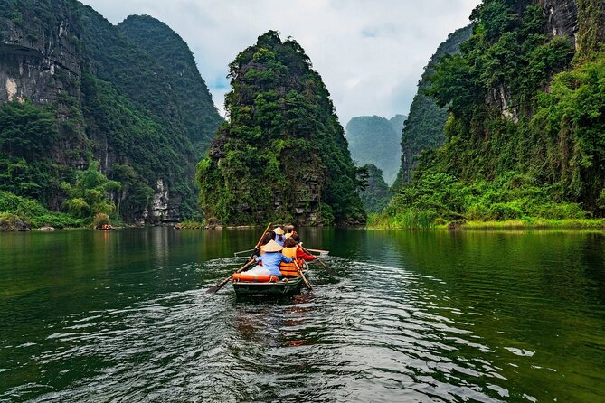 Discover Trang An Natural World Heritage, Bich Dong Pagoda, Cycling Day Tour - Guides, group size, and the feel of the day