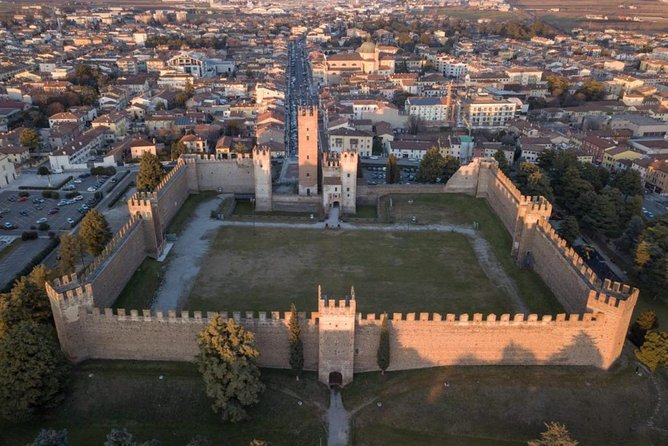 E-bike adventure among medieval castles and old villages - Ponte Visconteo di Valeggio sul Mincio