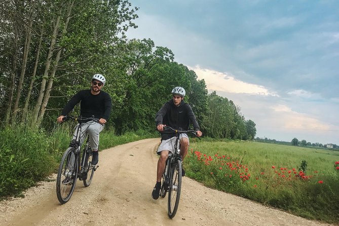 E-bike adventure among medieval castles and old villages - Who should book this experience