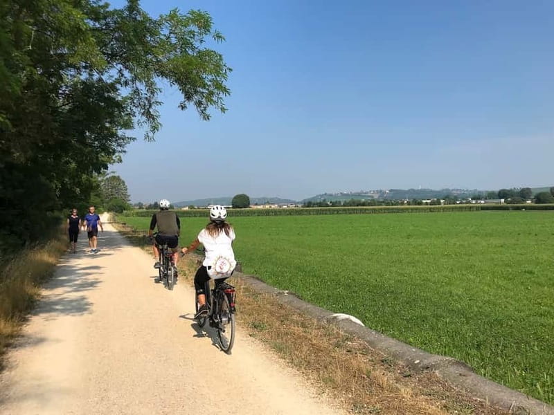 E-bike adventure among villages and medieval castles - From Villafranca Castle to the Tione River