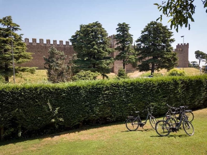 E-bike adventure among villages and medieval castles - Why the group size matters