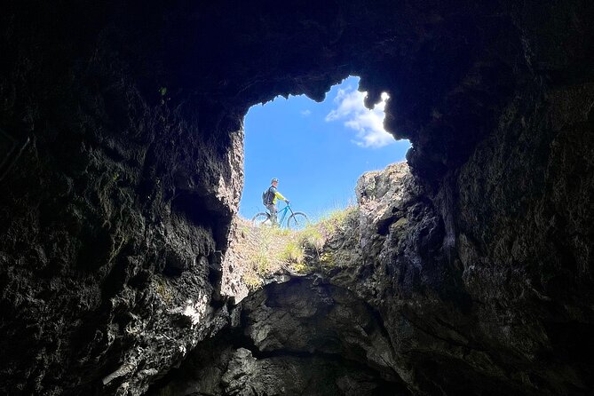E-bike excursion on Etna - The first climb across black volcanic ground