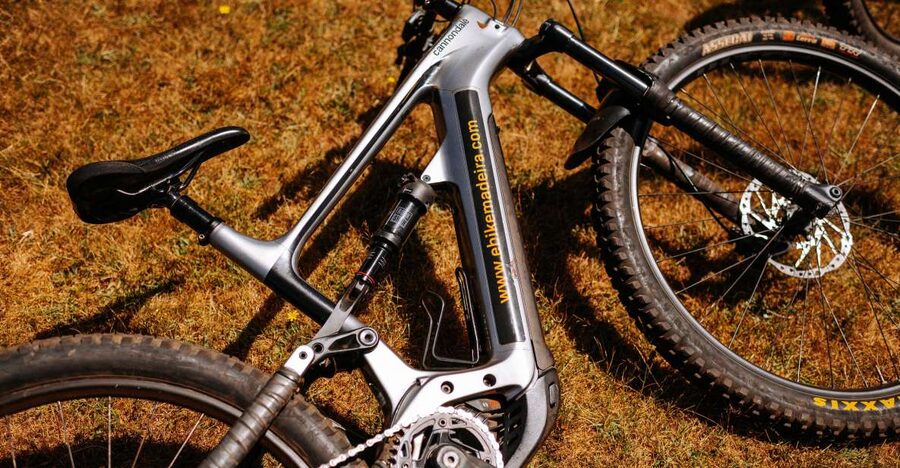 E-Bike Guided Tour - Belle Vue Mountain Biking - Down toward Santo da Serra on mixed surfaces
