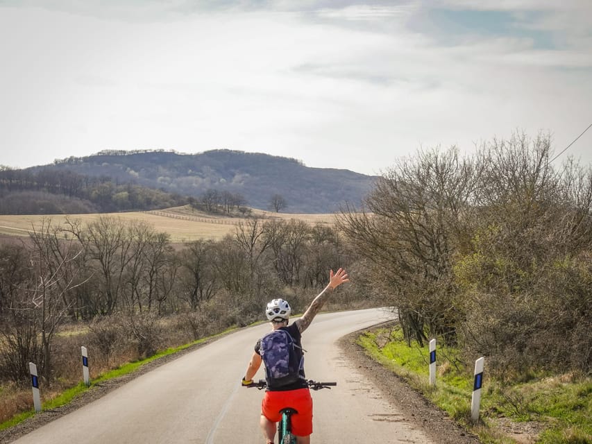 E-Mountain Bike Adventure in the Danube Bend - Four hours of riding inside an eight-hour day