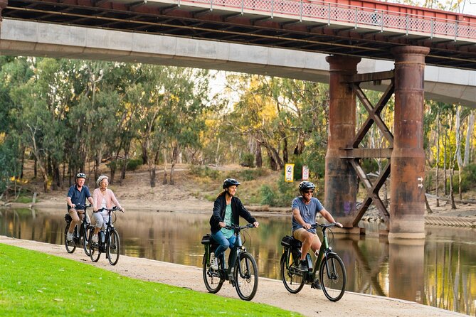 Echuca Guided E-Bike Cycling Tour - Getting comfortable on the e-bike