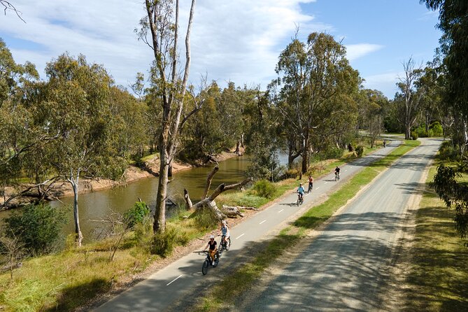 Echuca Guided E-Bike Cycling Tour - A guide who talks without slowing the fun