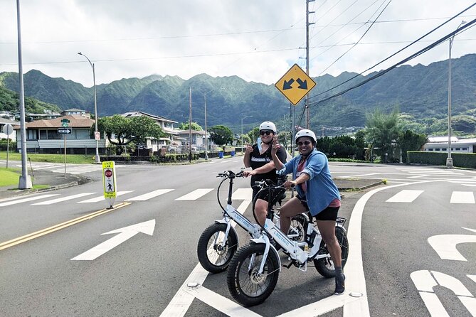 Electric Bike Ride & Manoa Falls Hike Tour - Seeing Honolulu at bicycle speed