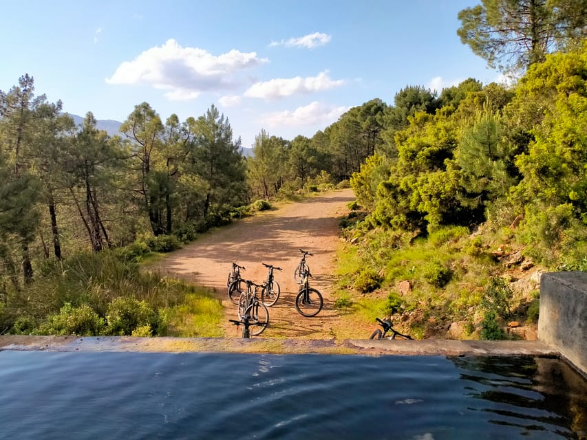 Electric mountain bike in Sierra de las Nieves national park - Leaving the village for mountain tracks