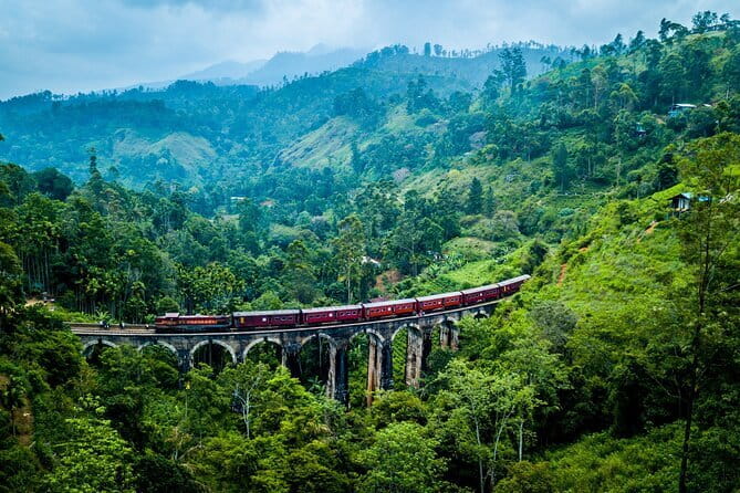 Ella Cycling Tour - Demodara Loop and the railway story