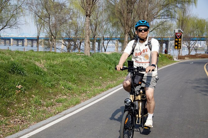 ENKO Electric Bike Ride on The Han River Bike Path in Seoul - Following the Han River path