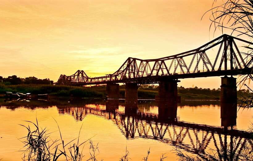 Explore Hanoi Old City By Cycling Tour With Small Groups - Hanoi by bicycle, from traffic nerves to city confidence