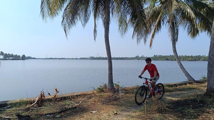 Fort Kochi Beach and Backwater eBike/Cycling Tour (Half Day) - From Fort Kochi to the coastal edge