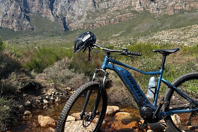 Franschhoek E-bike Ride & Wine w.Lunch - La Bri Estate and a personal wine pairing