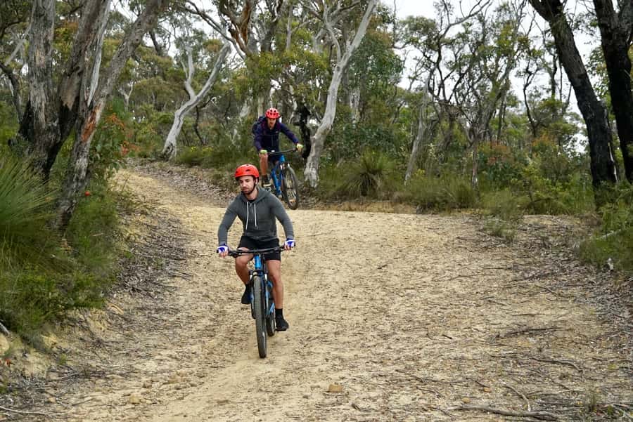 From Blue Mountains: Mountain e-Bike Ride, HANGING ROCK - Arriving at Baltzer Lookout and Hanging Rock