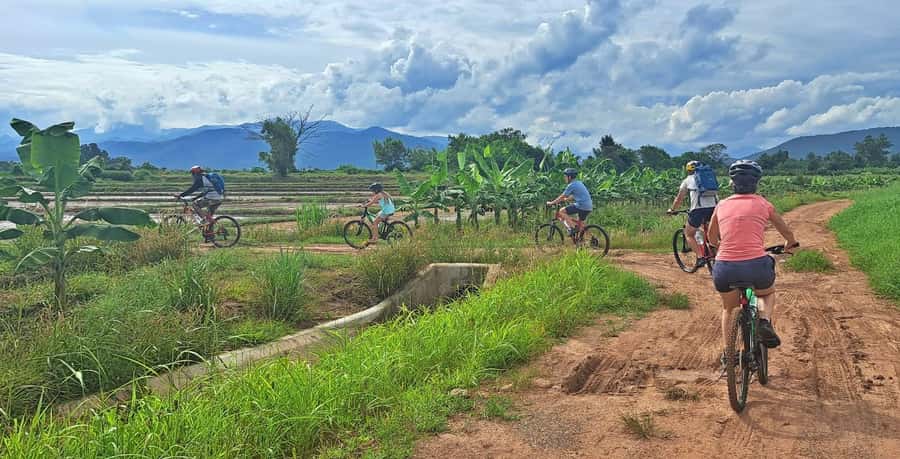 From Chiang Mai: 2 days Cycling & Kayaking tour in Mae Taeng - Day one: from Chiang Mai to the Mae Taeng valley