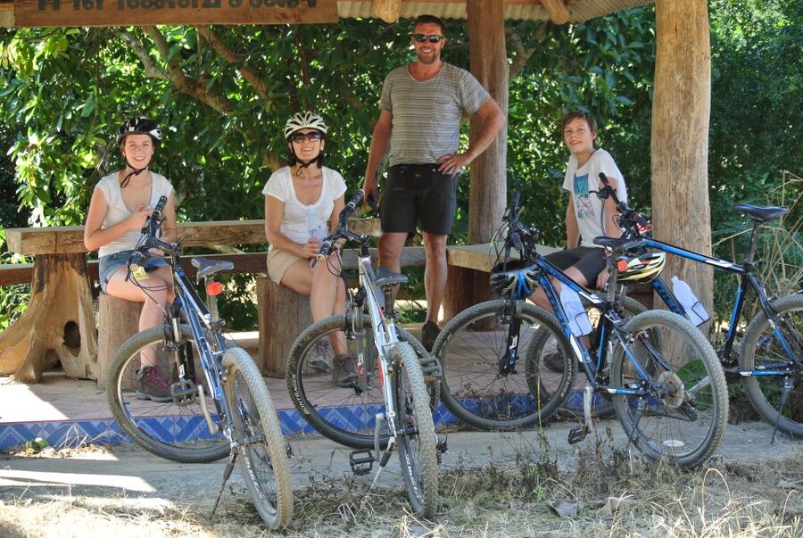 From Chiang Mai: Mae Taeng Valley and Waterfalls Cycle Tour - Wat Ban Den and its ornate details