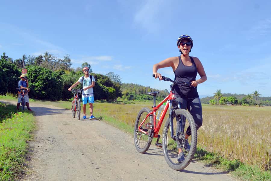 From Chiang Mai: Mae Taeng Valley Hike & Bike Day Trip - Down to the valley for a 15 to 20 kilometer ride