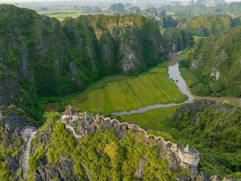 From Hanoi: Hoa Lu, Tam Coc, Mua Cave & Cycling in Ninh Binh - Guides, buses, and the shape of the day