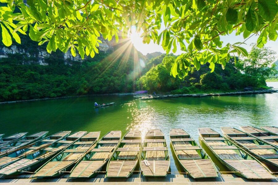 From Hanoi: Hoa Lu & Tam Coc with Buffet lunch & Cycling - Hoa Lu and the Dinh temple