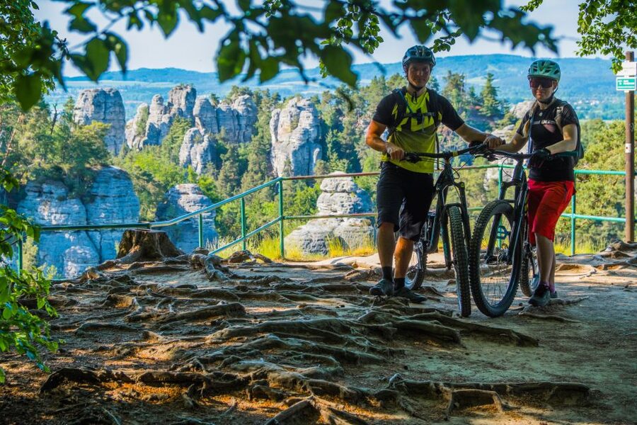 From Prague: E-Mountain Biking Trip to the Bohemian Paradise - First kilometers to Trosky Castle