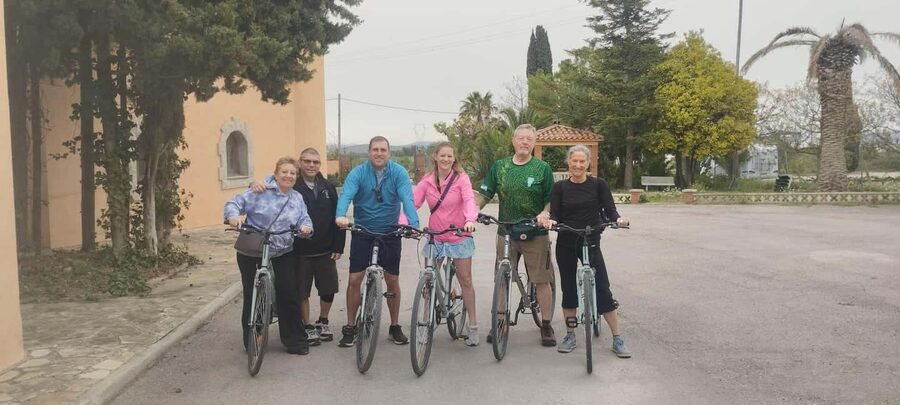 From Sitges: Cycling Tour with Winery visit and Tasting - Tasting three glasses of local cava