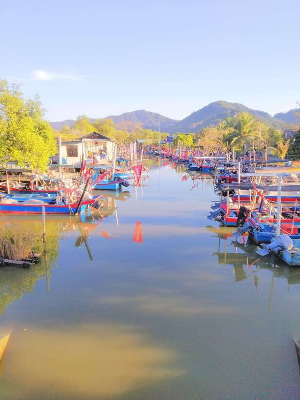 George Town, Penang: Malay Countryside Cycling - Fishing jetties and two sides of village life
