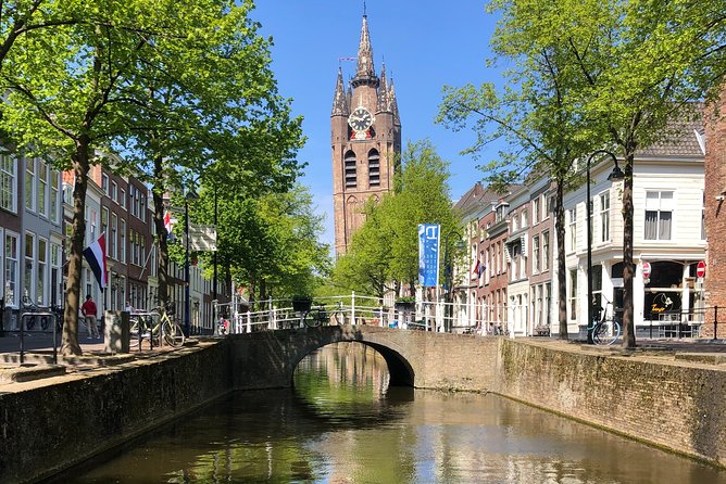 Go cycling through Delft! Culturally relaxed with a professional guide! - City Hall, the prison tower, and a good square