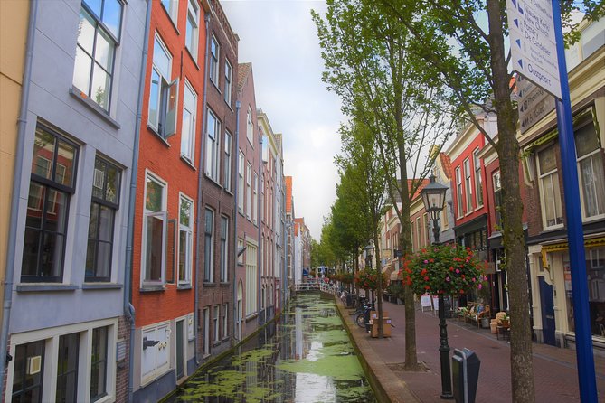 Go cycling through Delft! Culturally relaxed with a professional guide! - Three courtyards with three different moods